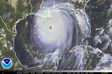 220px-NOAA-Hurricane-Katrina-Aug28-05-2145UTC.jpg